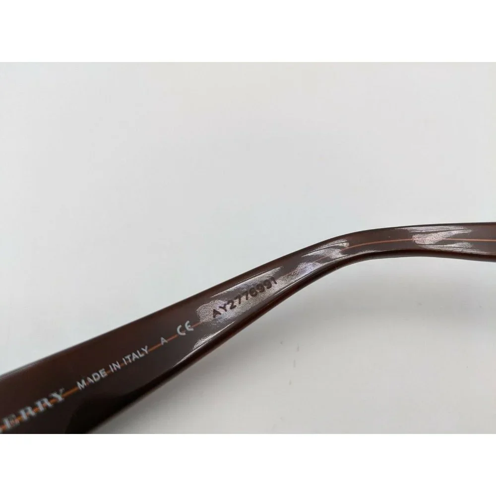 Burberry classic metal